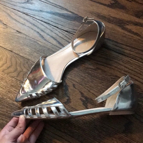 Victoria’s Secret silver pointed to flats - Picture 3 of 5
